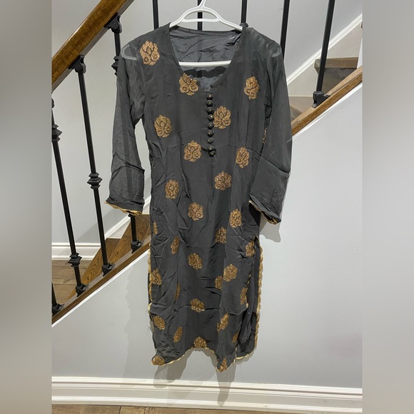 Grey Sharara - Picture 1 of 9